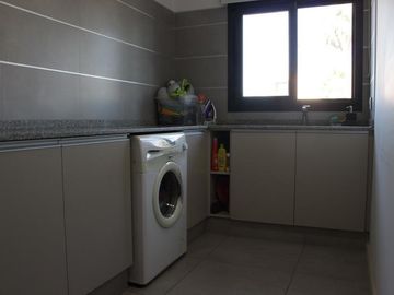 AV FUERZA AEREA 4200 MIRAFLORES - VENTA CASA 3 DORMITORIOS   PISCINA   PARQUE EN FUNES