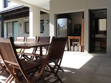 AV FUERZA AEREA 4200 MIRAFLORES - VENTA CASA 3 DORMITORIOS   PISCINA   PARQUE EN FUNES