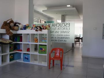AV FUERZA AEREA 4200 MIRAFLORES - VENTA CASA 3 DORMITORIOS   PISCINA   PARQUE EN FUNES