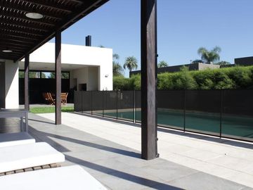AV FUERZA AEREA 4200 MIRAFLORES - VENTA CASA 3 DORMITORIOS   PISCINA   PARQUE EN FUNES
