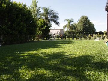 AV FUERZA AEREA 4200 MIRAFLORES - VENTA CASA 3 DORMITORIOS   PISCINA   PARQUE EN FUNES
