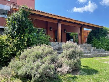 Villa Allende Golf - Casa 4 dormitorios en venta - Córdoba