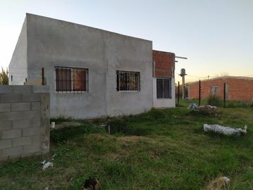 Casa a terminar en venta - 2 dormitorios 1 baño - patio - 390mts2 - Carlos Spegazzini