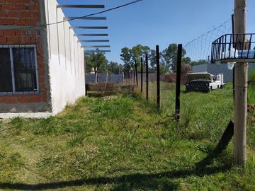 Casa a terminar en venta - 2 dormitorios 1 baño - patio - 390mts2 - Carlos Spegazzini