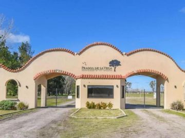 Casa en venta - 3 Dormitorios 3 Baños - Cochera - 857Mts2 - Abasto, La Plata
