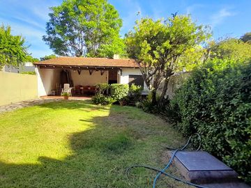 FLORIDA MITRE -EXCELENTE CHALET EN DOS PLANTAS CON JARDÍN Y COCHERA!