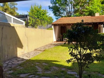 FLORIDA MITRE -EXCELENTE CHALET EN DOS PLANTAS CON JARDÍN Y COCHERA!