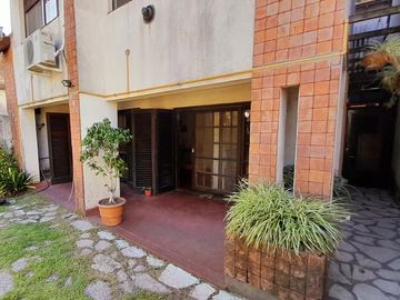 FLORIDA MITRE -EXCELENTE CHALET EN DOS PLANTAS CON JARDÍN Y COCHERA!