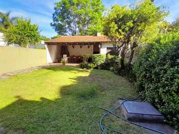 FLORIDA MITRE -EXCELENTE CHALET EN DOS PLANTAS CON JARDÍN Y COCHERA!