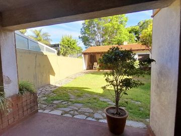 FLORIDA MITRE -EXCELENTE CHALET EN DOS PLANTAS CON JARDÍN Y COCHERA!