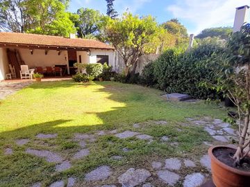 FLORIDA MITRE -EXCELENTE CHALET EN DOS PLANTAS CON JARDÍN Y COCHERA!