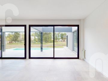 VENA CASA DE 3 DORMITORIOS EN MIRALAGOS