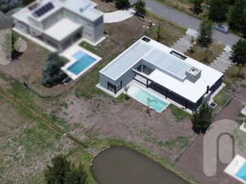 VENA CASA DE 3 DORMITORIOS EN MIRALAGOS