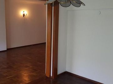 Vendo Semi Piso con Cochera en Centro de Cba!!!