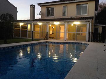 Casa en venta - 3 Dormitorios 3 Baños 2 Cocheras - 450Mts2 - La Candela, Pilar