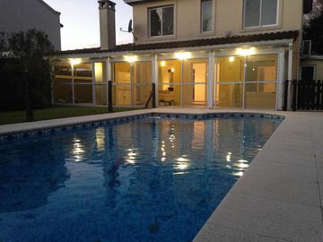 Casa en venta - 3 Dormitorios 3 Baños 2 Cocheras - 450Mts2 - La Candela, Pilar