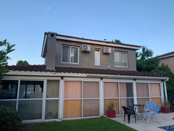 Casa en venta - 3 Dormitorios 3 Baños 2 Cocheras - 450Mts2 - La Candela, Pilar