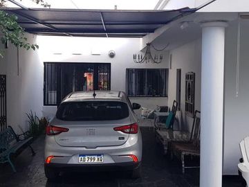 Vendo casa en ZONA NORTE!!3 dorm 3 baños QUINCHO PILETA!!!