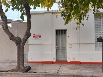 Casa en  venta en calle Salta, Rafaela.