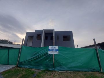 Casa 6 amb en barrio privado  en Venta en PILAR