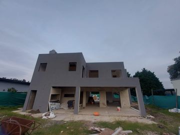 Casa 6 amb en barrio privado  en Venta en PILAR