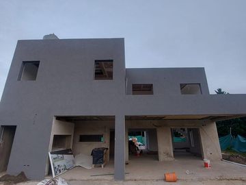 Casa 6 amb en barrio privado  en Venta en PILAR