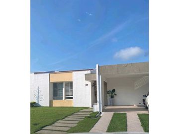 Casa para venta en el sur de cali barrio el castillo unidad un piso