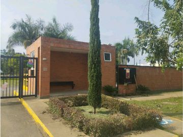 Casa para venta en el sur de cali barrio el castillo unidad un piso