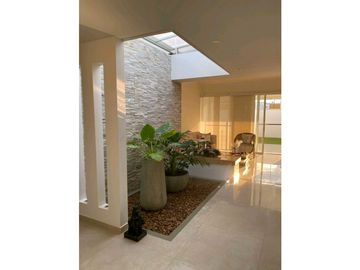 Casa para venta en el sur de cali barrio el castillo unidad un piso
