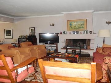 IMPORTANTE CHALET CUATRO AMBIENTES! RESIDENCIAL EXCLUSIVO!