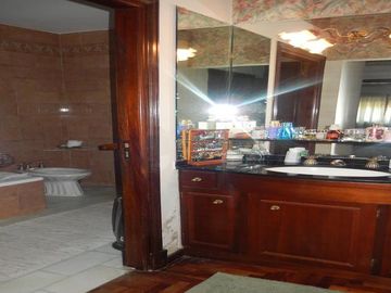 IMPORTANTE CHALET CUATRO AMBIENTES! RESIDENCIAL EXCLUSIVO!