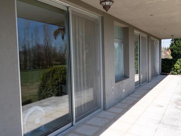 Casa en B° Privado Chacras de la Cruz