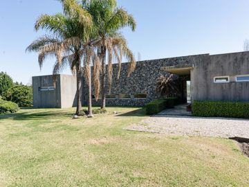 Casa en B° Privado Chacras de la Cruz