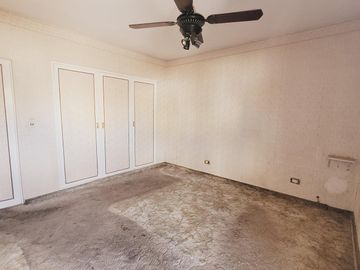 3 ambientes - Torre - Cerca de facultades. En venta!
