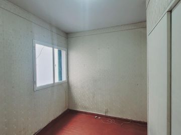 3 ambientes - Torre - Cerca de facultades. En venta!