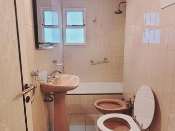 3 ambientes - Torre - Cerca de facultades. En venta!