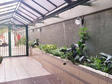 3 ambientes - Torre - Cerca de facultades. En venta!