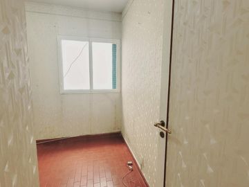 3 ambientes - Torre - Cerca de facultades. En venta!