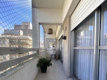 Venta/Permuta Departamento Tres Dormitorios Suite Cochera. Centro
