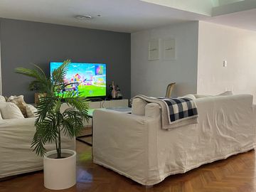 Venta/Permuta Departamento Tres Dormitorios Suite Cochera. Centro