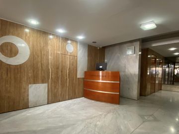 Venta/Permuta Departamento Tres Dormitorios Suite Cochera. Centro