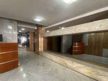 Venta/Permuta Departamento Tres Dormitorios Suite Cochera. Centro