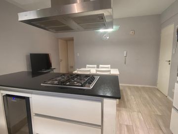 Venta/Permuta Departamento Tres Dormitorios Suite Cochera. Centro