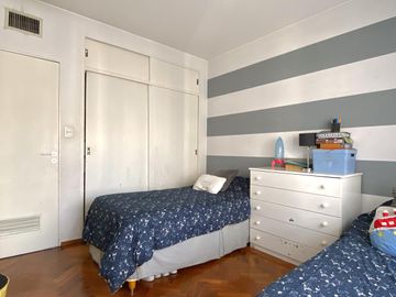 Venta/Permuta Departamento Tres Dormitorios Suite Cochera. Centro