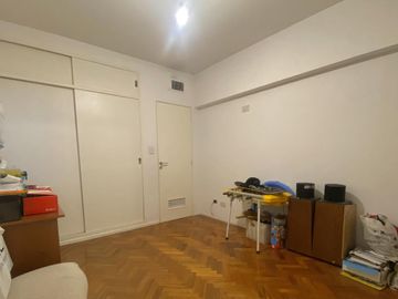 Venta/Permuta Departamento Tres Dormitorios Suite Cochera. Centro