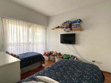 Venta/Permuta Departamento Tres Dormitorios Suite Cochera. Centro