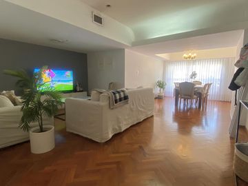 Venta/Permuta Departamento Tres Dormitorios Suite Cochera. Centro