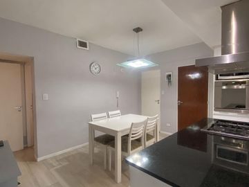 Venta/Permuta Departamento Tres Dormitorios Suite Cochera. Centro