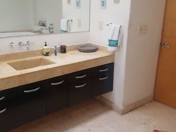 Preciosa Residencia en San Francisco Juriquilla, Vista a la Presa, 4 Recámaras..