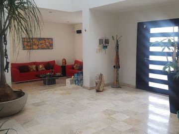 Preciosa Residencia en San Francisco Juriquilla, Vista a la Presa, 4 Recámaras..